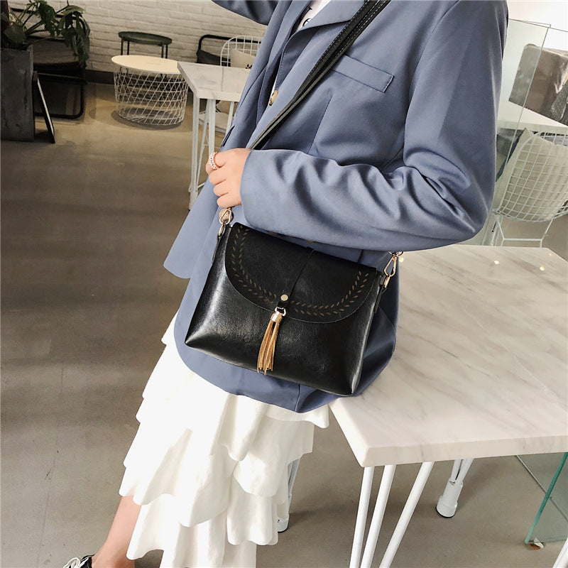 Wholesale Vintage Style Shell Tassel PU Shoulder Bag